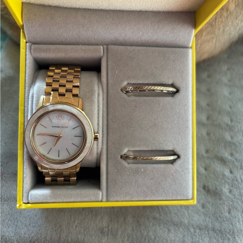 Kendra Scott Bright Yellow Box with Gold Logo - Picture 3 of 4